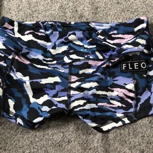 Fleo medium shorts